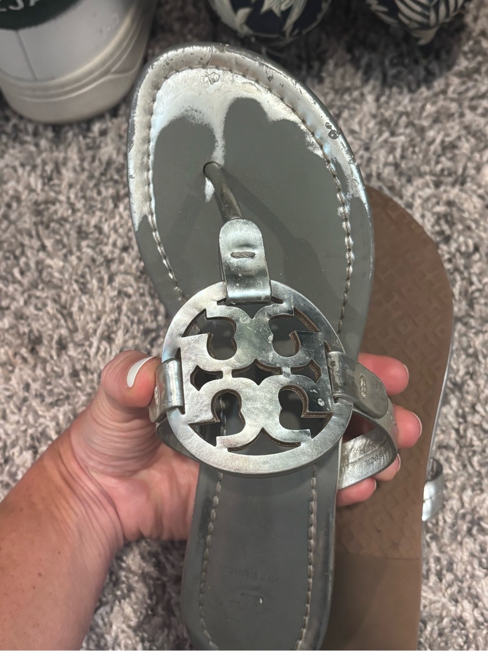 Tory Burch Silver Metallic Logo Thong Sandals - Picture 9 of 10